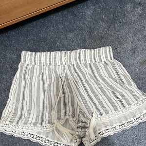 Crochet trim soft shorts white and black